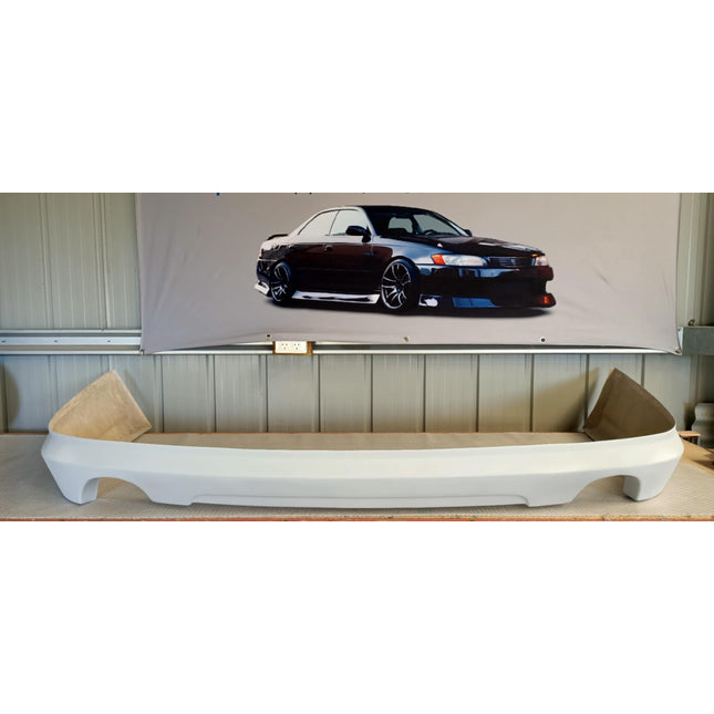 Modellista-style rear lip Toyota Crown Majesta UZS186/187