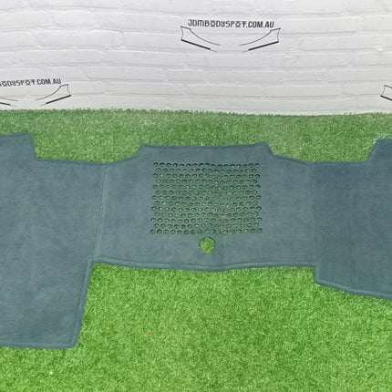 Dash mat to suit 200 Series Land Cruiser